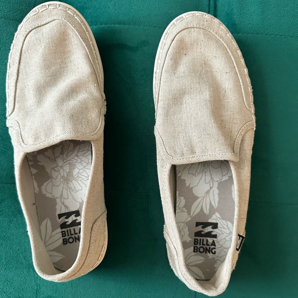 Billabong casual walking shoe